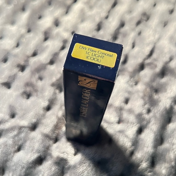 Estée Lauder Double Wear Stay-In-Place Flawless Longwear Concealer 1C Light NEW - Picture 3 of 3